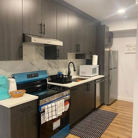 Pebbles' Cozy 2Bed Basement Suite - Near Downtown إيدمونتون المظهر الخارجي الصورة